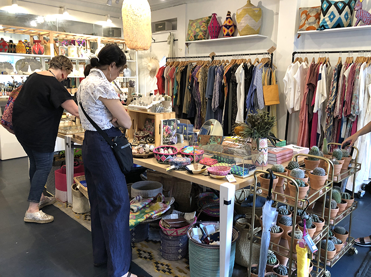 ムーンカレンダーミチル取扱店店内