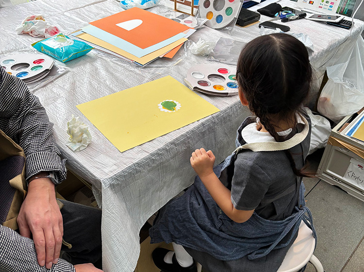 フィンガーペイントのお絵かきツール「アトリエ ミオ」