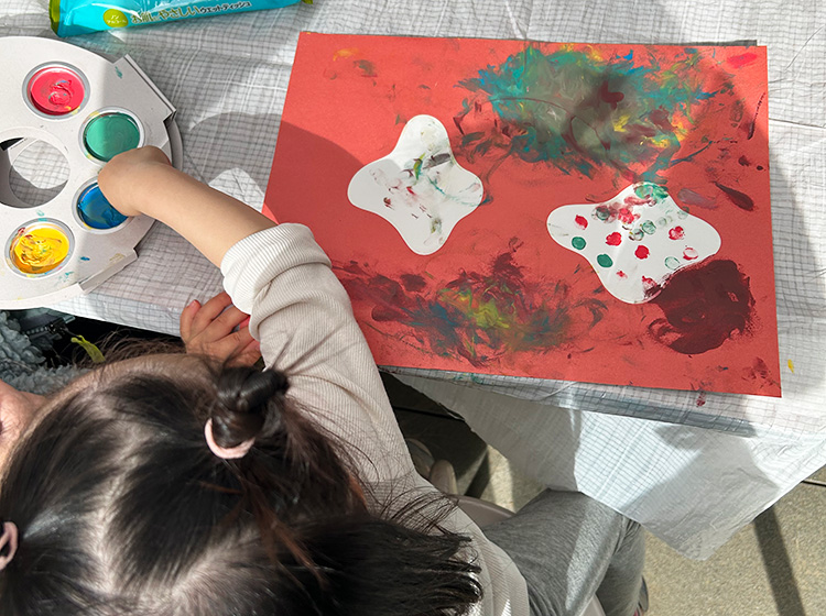 フィンガーペイントのお絵かきツール「アトリエ ミオ」