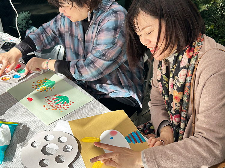 フィンガーペイントのお絵かきツール「アトリエ ミオ」